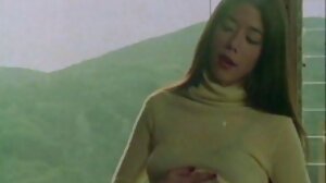 Couch 성인 섹스 동영상 X에서 유혹하는 Amber Moore가있는 POV 나사